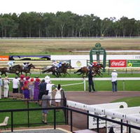 Pinjarra Race Club - Attractions Melbourne