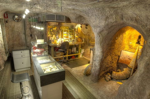 Unique Opal And Diamond Mine  - The Underground Opal Mine - Attractions Melbourne 1