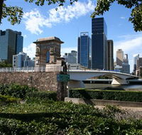 Former Victoria Bridge Abutment Memorial - Attractions Melbourne