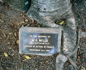 Eumundi War Memorial - Attractions Melbourne 0
