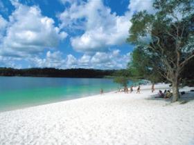 Lake McKenzie - Attractions Melbourne 0