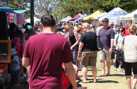 Burleigh Heads Markets - Attractions Melbourne 1