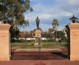 Dalby War Memorial And Gates - Attractions Melbourne 0