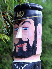 Maryboroughs Bollards - Attractions Melbourne 0