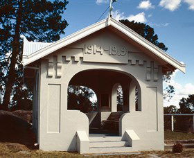 Stanthorpe Soldiers Memorial - Attractions Melbourne 0