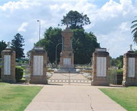 Warwick War Memorial and Gates