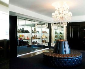 Cosmopolitan Shoes - Attractions Melbourne 0
