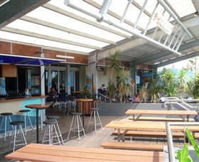 Beachfront Hotel - Attractions Melbourne 1