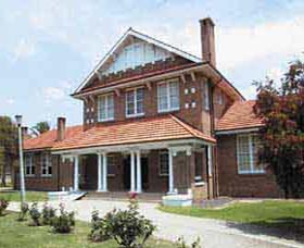 Hay War Memorial High School Museum - Attractions Melbourne 0