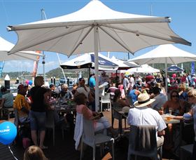Live Entertainment At Magnetic Island - Attractions Melbourne 2