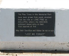 War Memorial And Heroes Avenue, Roma - Attractions Melbourne 1