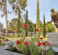 Private Robert Mactier Statue - Attractions Melbourne