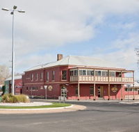 Kellys Rugby Hotel and Bottle Shop - Attractions Melbourne