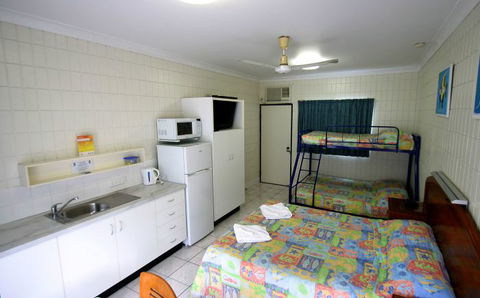 Tropical Palms Inn - Attractions Melbourne 2
