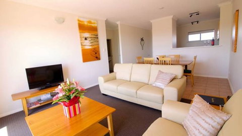 Margarets Beach Resort - Attractions Melbourne 3