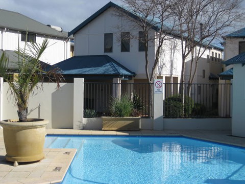 Margarets Beach Resort - Attractions Melbourne 4