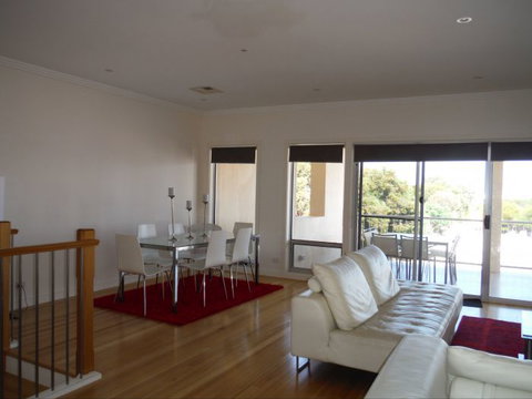 Avalon A - Attractions Melbourne 1
