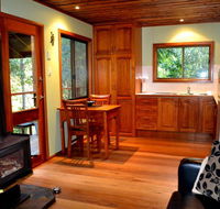 Waterfall Hideout-Rainforest Cabin for Couples - Attractions Melbourne