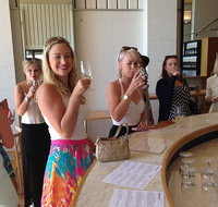Yarra Valley Icons Guns Tour from Melbourne Including Lunch and Local Guide