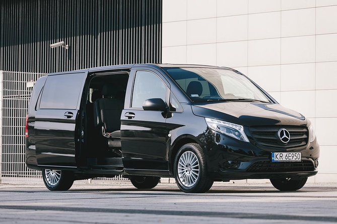 Private Arrival or Departure Transfer Melbourne MEL Airport to Melbourne City Center Melbourne