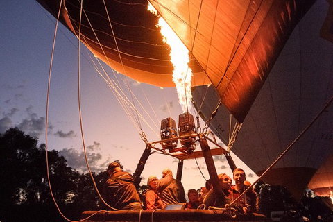Melbourne Sunrise Balloon Flight & Champagne Breakfast - Attractions Melbourne 3
