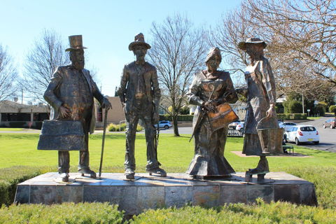 Dad, Dave, Mum And Mabel - Attractions Melbourne 0