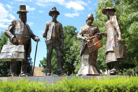 Dad, Dave, Mum And Mabel - Attractions Melbourne 1