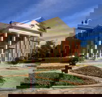 Embassy Drive - Attractions Melbourne