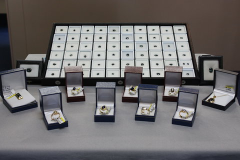 Billabong Blue Sapphires - Attractions Melbourne 0