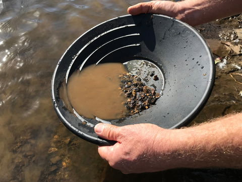 Tuena Panning For Gold - Attractions Melbourne 0
