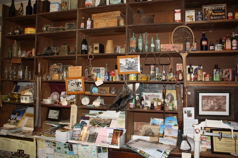 Tuena Panning For Gold - Attractions Melbourne 1