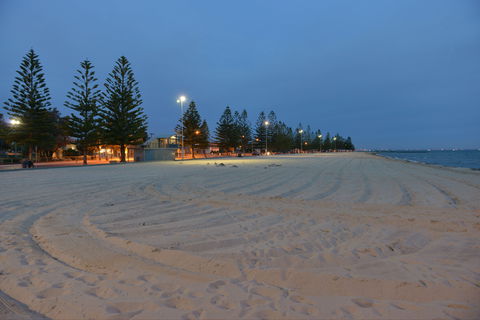 Altona Beach - Attractions Melbourne 1
