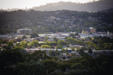 Monument Hill - Attractions Melbourne 0
