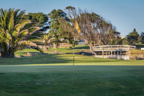 South Lakes Golf Club - Attractions Melbourne 0