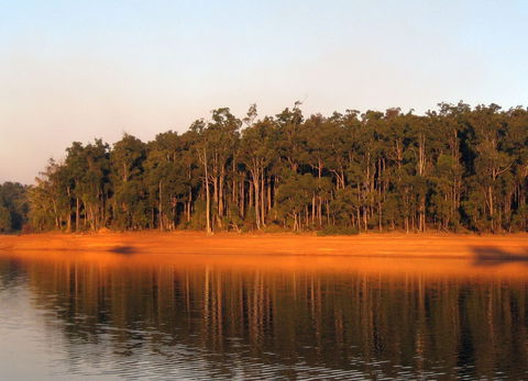 Waroona Dam - Attractions Melbourne 1