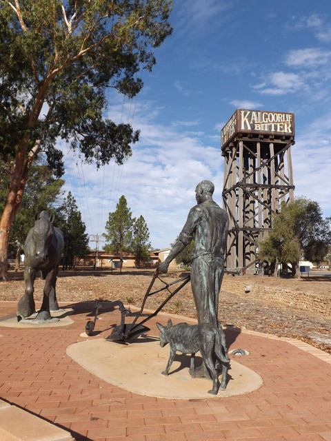 Merredin Railway Water Tower - Attractions Melbourne 0