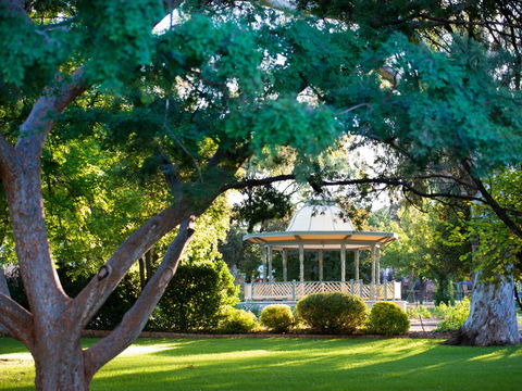 Robertson Park - Attractions Melbourne 0