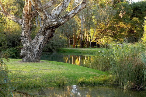 Gateway Island Parklands - Attractions Melbourne 0