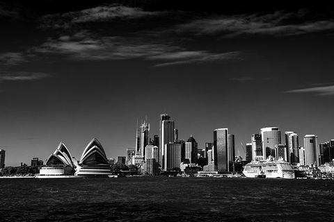 REGAL - Luxury Airport Round Trip, Bespoke Premium Transfer And Tours - Attractions Melbourne 1