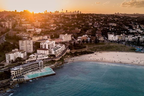 Hire Photographer, Professional Photo Shoot - Bondi Beach - Attractions Melbourne 0