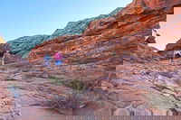The Amazing Kings Canyon 4-Hours Walking Tour and Hike