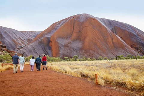 Explore Uluru: 7 Hours Guide Tour At Sunrise With Light Breakfast - Attractions Melbourne 5