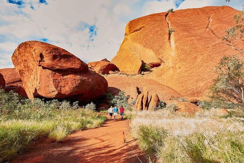 Explore Uluru: 7 Hours Guide Tour At Sunrise With Light Breakfast - Attractions Melbourne 2