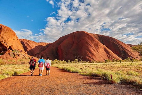 Explore Uluru: 7 Hours Guide Tour At Sunrise With Light Breakfast - Attractions Melbourne 3