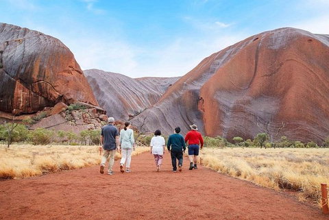 Explore Uluru: 7 Hours Guide Tour At Sunrise With Light Breakfast - Attractions Melbourne 0
