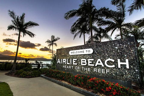 Shared Arrival Transfer: Proserpine Airport To Airlie Beach & Surrounds - Attractions Melbourne 2