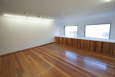 Raglan Street Gallery - Attractions Melbourne 0